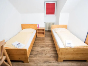 Yoho International Youth Hostel