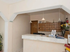 Leonidas Hotel and Studios