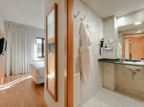 Отель Сatalonia Barcelona Beach