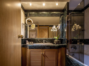 Отель Divani Caravel