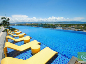 CSuites at 8 Newtown Residences