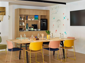 Отель INNSiDE by Melia Barcelona Apolo