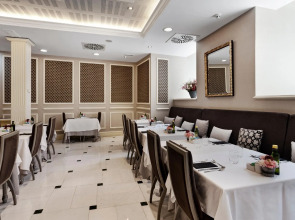 Catalonia Las Cortes Hotel