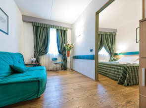 West Point Airport Hotel