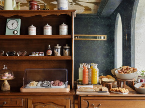 NEWHOTEL REPUBLIQUE (ex Albert's Hotel)