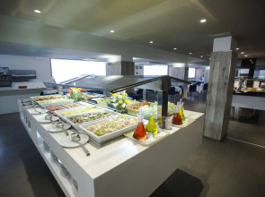 Port Fiesta Park Hotel