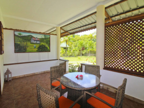 Takamaka Green Village