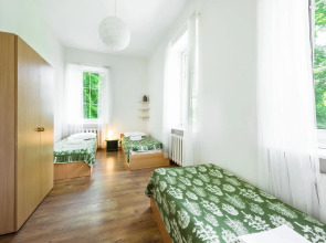 Downtown Forest Hostel & Camping