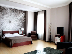 Армази Палас