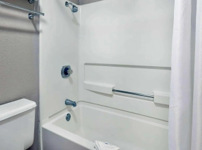 Motel 6 Milwaukee, WI - Glendale