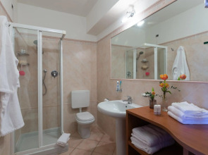 Отель Loano 2 Village