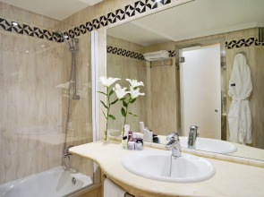 Отель H10 Conquistador