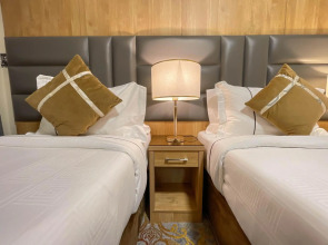 Zowar International Hotel