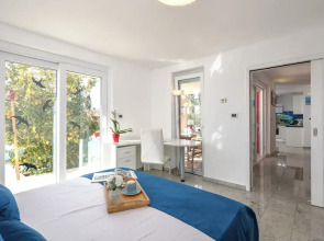 Apartment Ayni With Private Pool