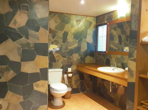 Birds and Bees Resort