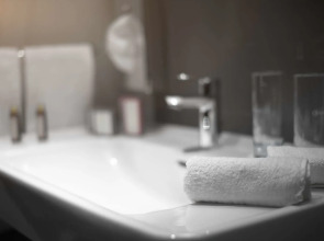 Best Western Plus Lakeside Hotel