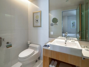 Отель Renaissance Shanghai Yu Garden