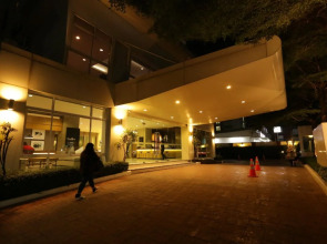 The Royal Bee Apart Hotel