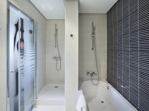 Отель ILUNION Atrium