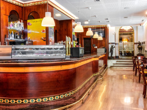 Отель Reina Cristina