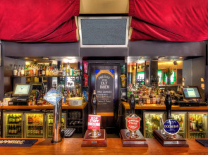 Arsenal Tavern Backpackers