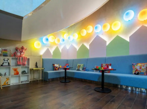 Jinjiang West Capital International Hotel