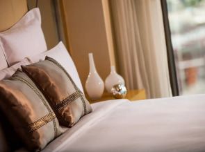 Отель Renaissance Shanghai Yu Garden