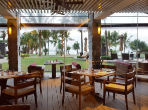 Курортный отель Weligama Bay Marriott Resort & Spa