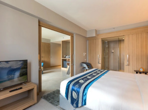 Отель Journeyhub Phuket Patong