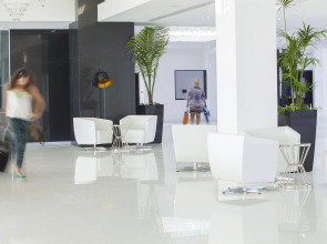 King Evelthon Beach Hotel & Resort