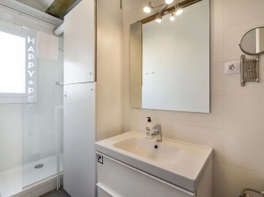 Happy People Ramblas Harbour