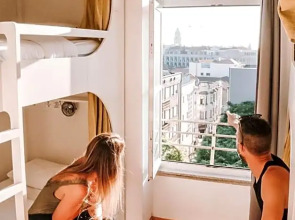 Urban Garden Porto Central Hostel