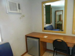 Nichols Airport Hotel