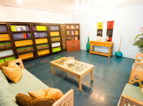 Waikiki Beachside Hostel