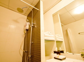 Sinsuvarn Airport Suite