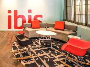 ibis Melbourne Hotel and Apartments