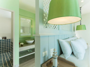 Отель Bandara On Sea