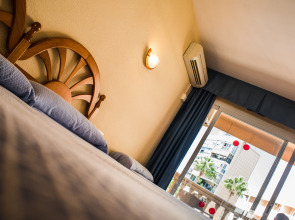 Hotel Parasol by Dorobe