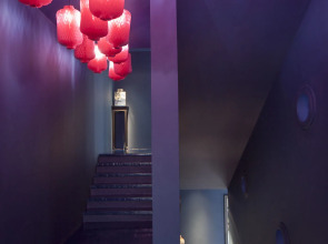 Hotel Ping Silhouette