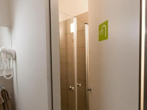 Cube Central Rooms for 2 - Hostel