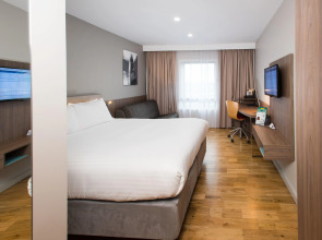 Holiday Inn London - West by IHG
