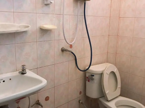 Jungle Hut Bungalows & Hotel