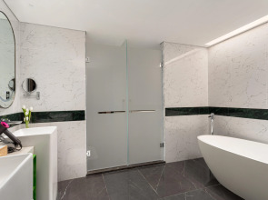 Holiday Inn Resort Sanya Bay by IHG