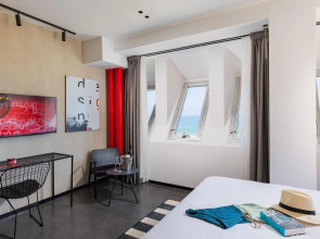 Brown Brut Seafront Hotel