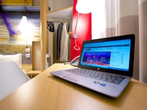 Schulz Hotel Berlin Wall at the East Side Gallery