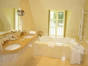 Château De Vault De Lugny