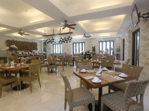 Отель Grand Whiz Nusa Dua