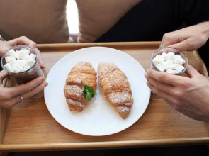 Отель Ambassador Plaza