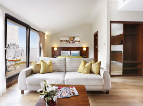 The White Orient Hotel