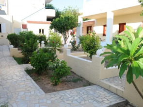 Coliseum Studios & Apartments